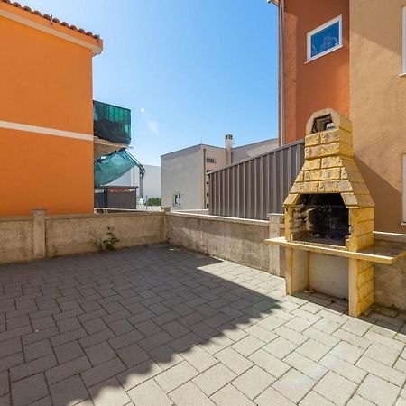 Niko Apartment Vir Exterior photo