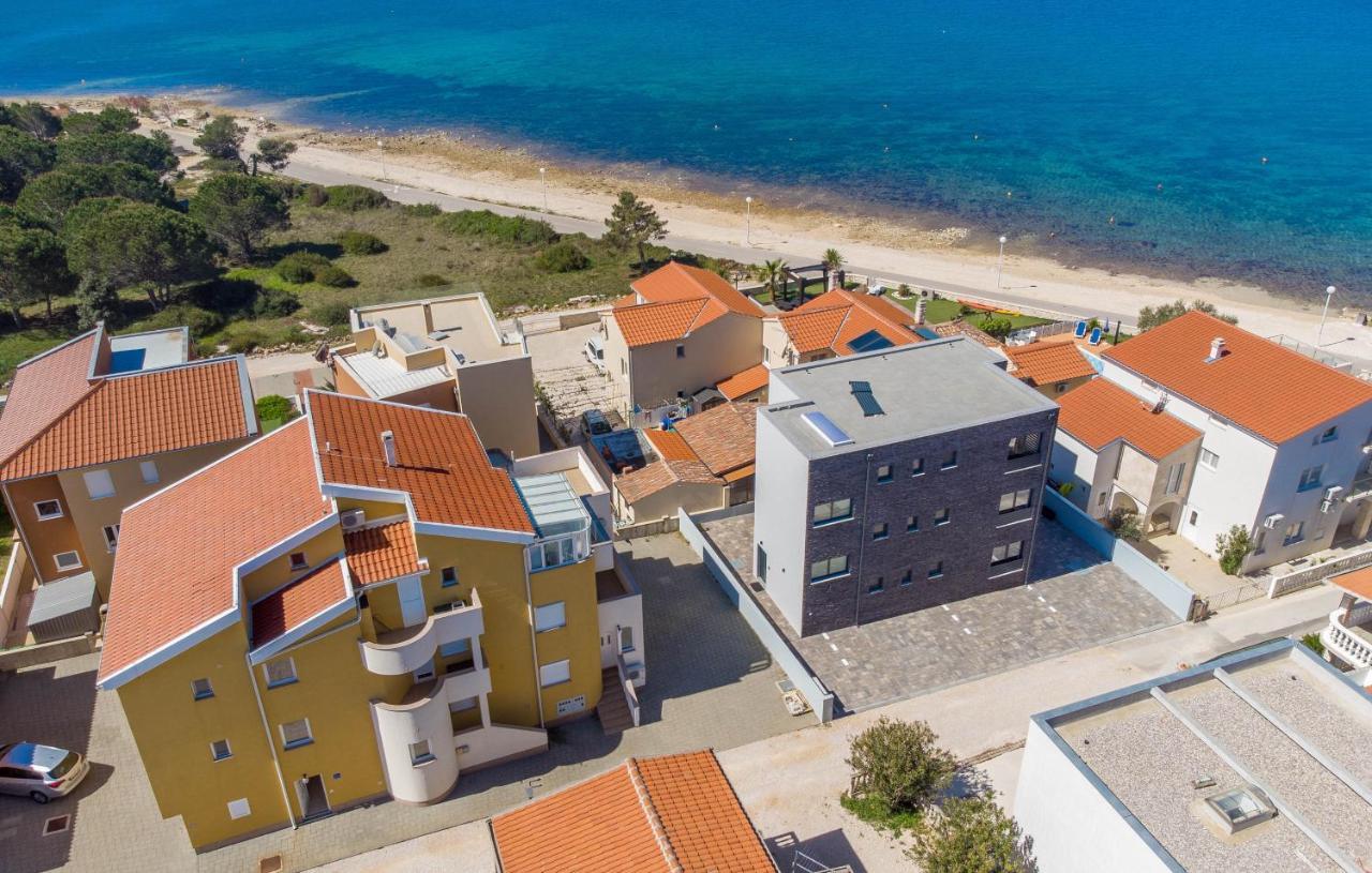 Niko Apartment Vir Exterior photo