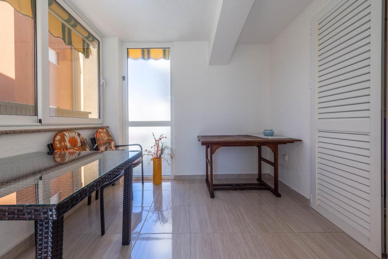 Niko Apartment Vir Exterior photo