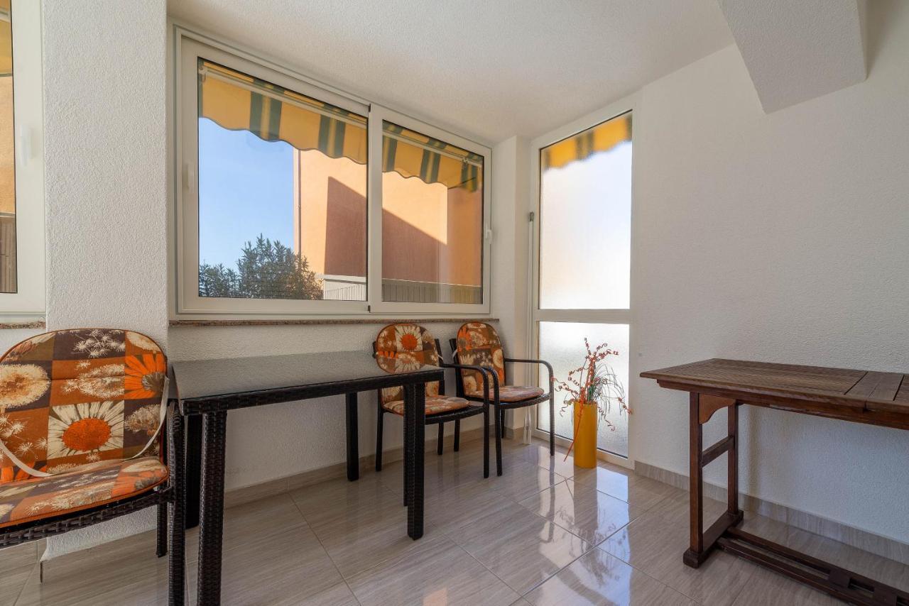 Niko Apartment Vir Exterior photo
