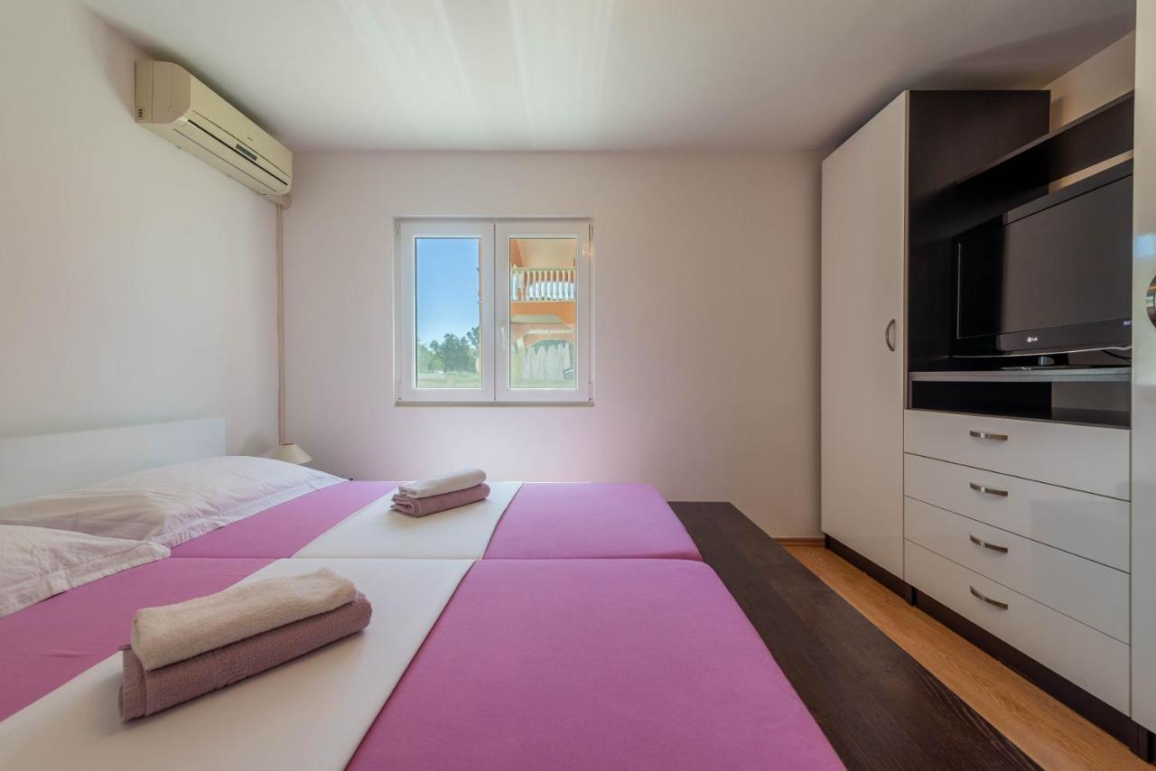 Niko Apartment Vir Exterior photo