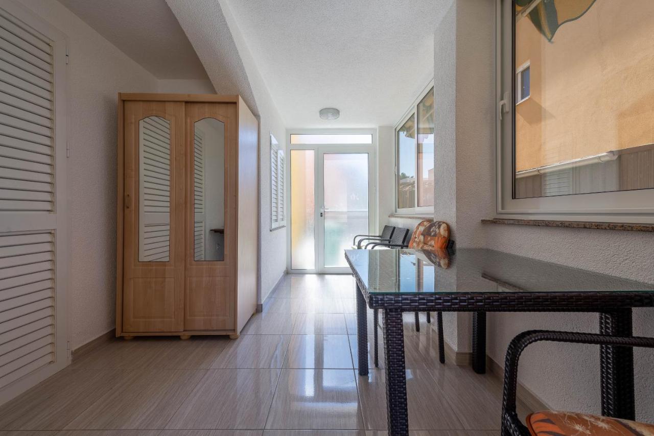 Niko Apartment Vir Exterior photo
